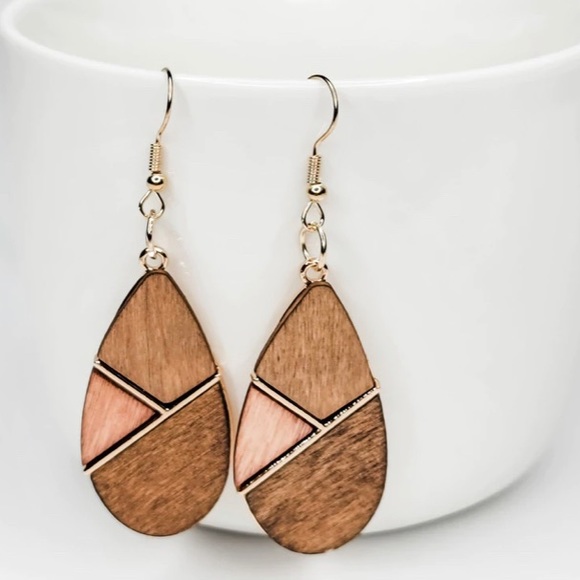 Earrings - Picture 1 of 1